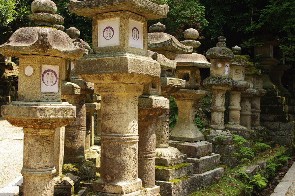 More than 1000 lanterns adorn the park (Source: Wikipedia)